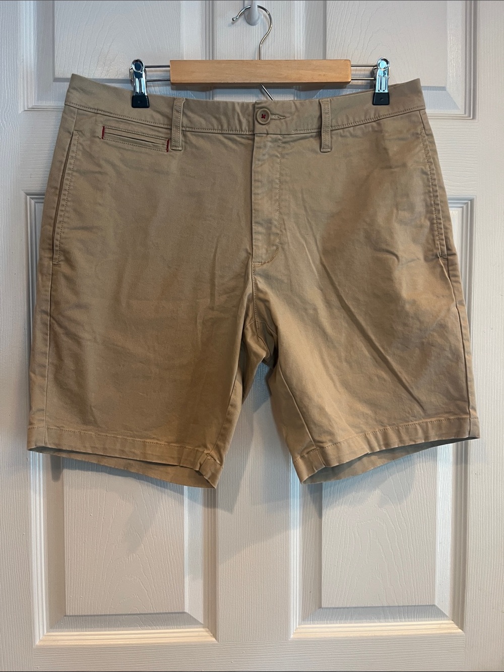 UNTUCKit Men's Flat-Front Tan Chino Shorts